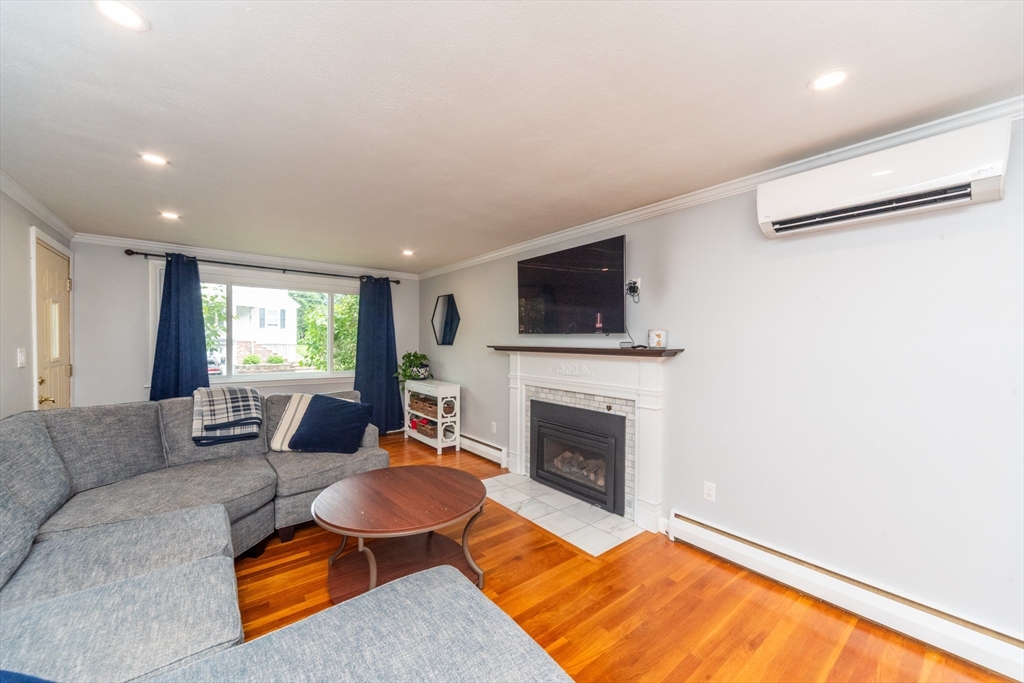 155 Crane St