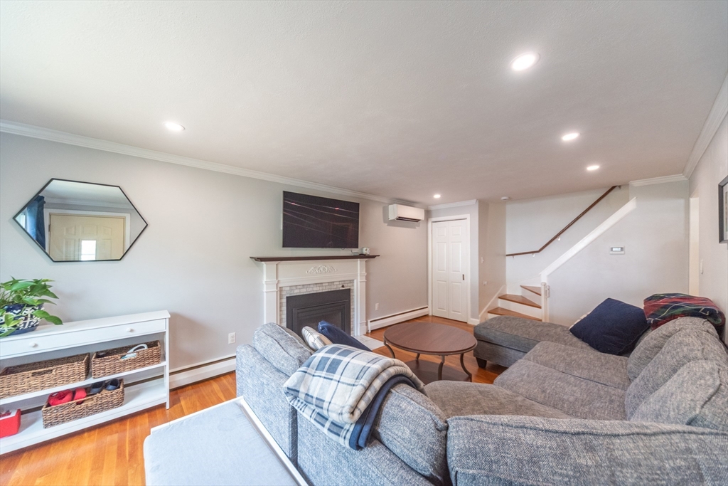155 Crane St