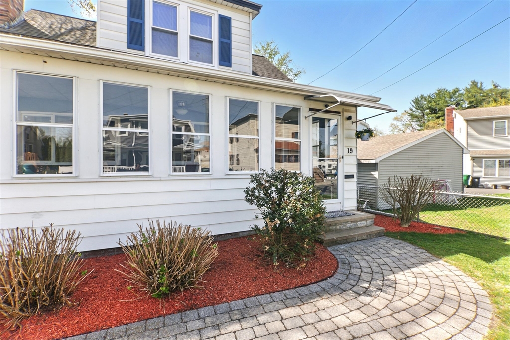 19 Hawthorn St