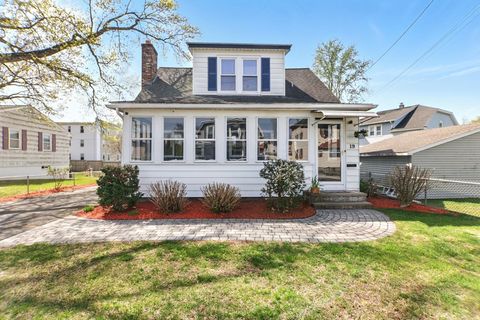 19 Hawthorn St Chicopee MA 01020