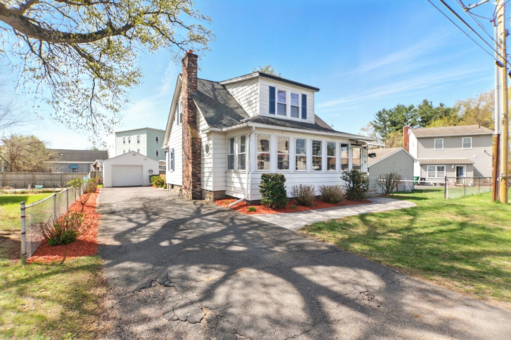 19 Hawthorn St