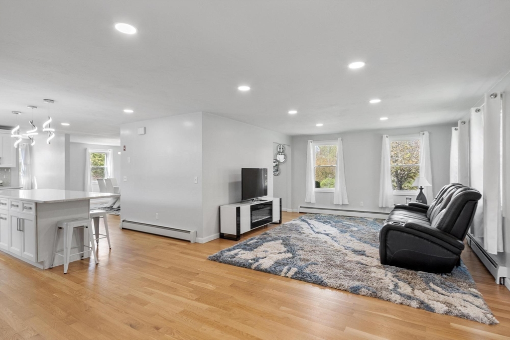 4 Ashton Ln, Sterling, MA Photo #9