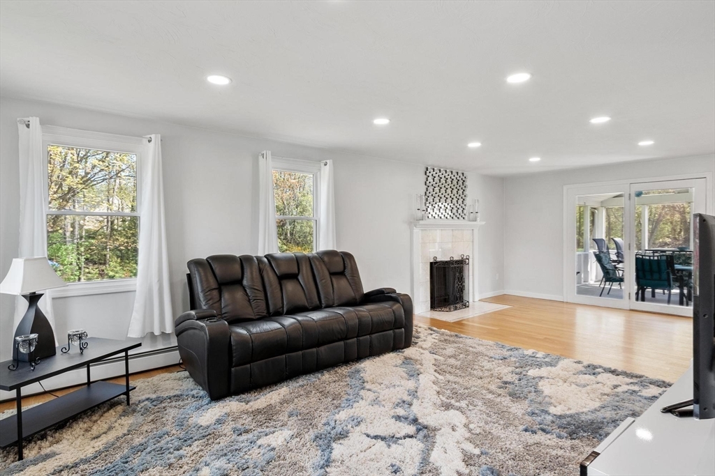 4 Ashton Ln, Sterling, MA Photo #10