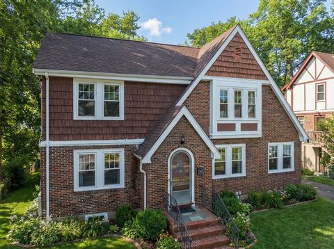 17 Ireland Rd Newton MA 02459