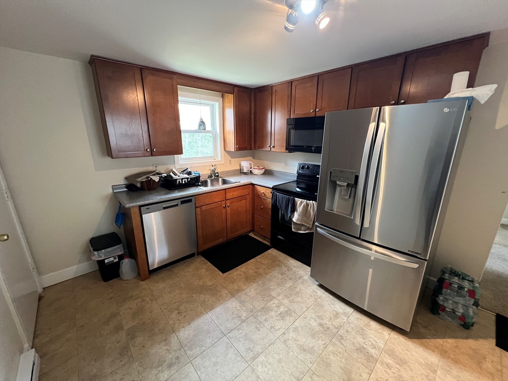 221 Mansfield Ave