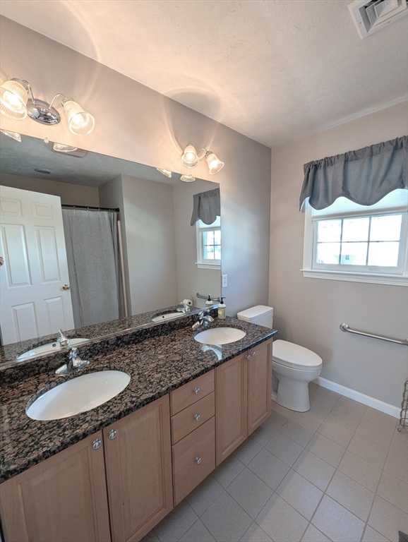 Franklin, Massachusetts 02038, United States, 3 Bedrooms Bedrooms, ,3 BathroomsBathrooms,Residential,Pending,81408