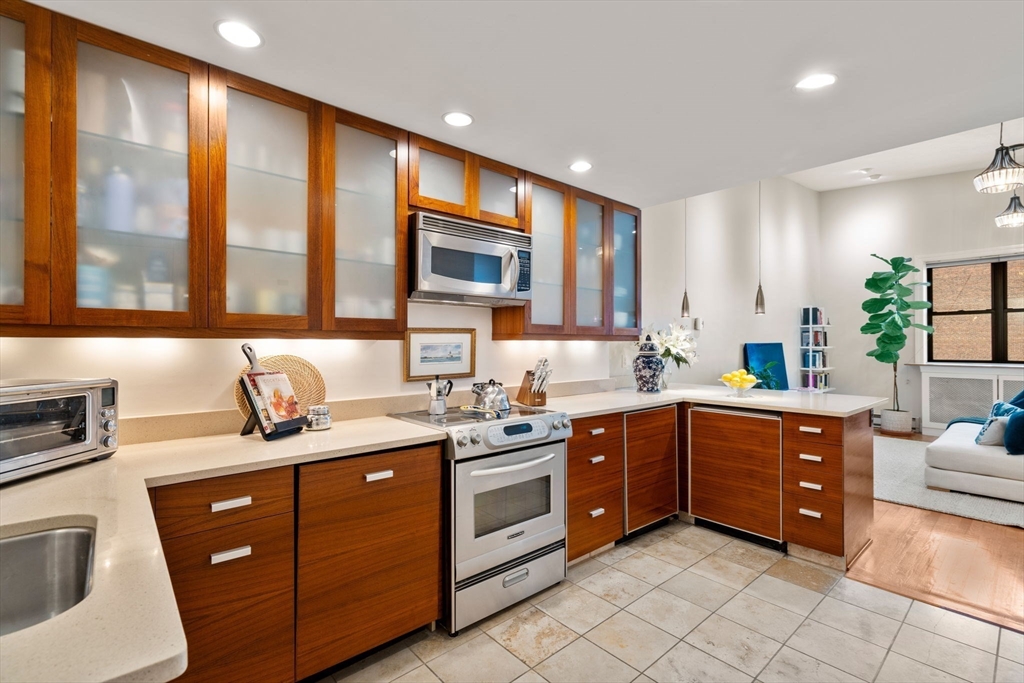 9 Appleton St 406