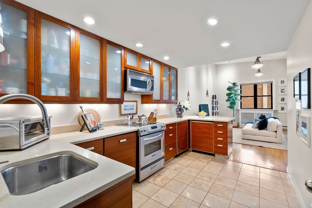 9 Appleton St 406