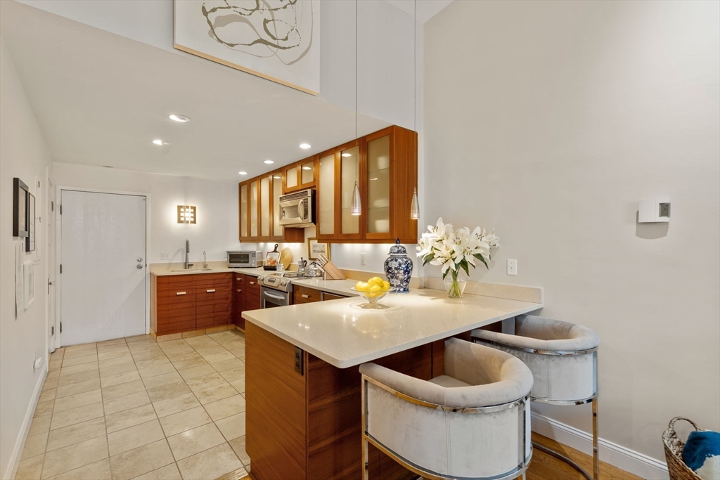 9 Appleton St 406