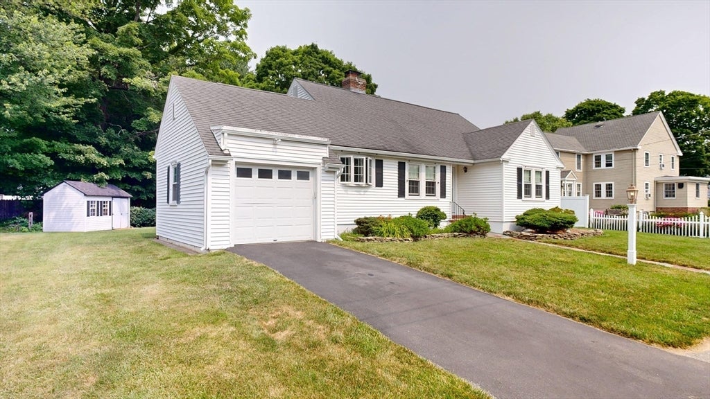 6 Maple Circle