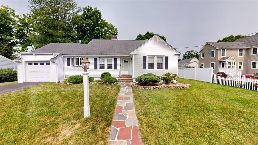 6 Maple Circle