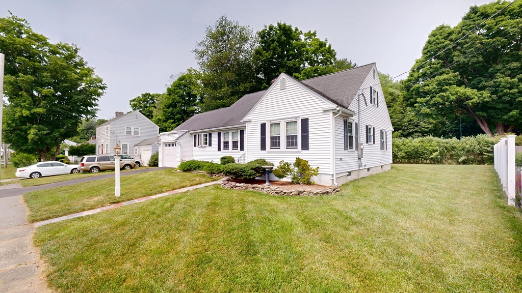 6 Maple Circle