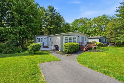 Photo of 6 Evergreen Circle, Rockland, MA 02370 (MLS # 73526917)