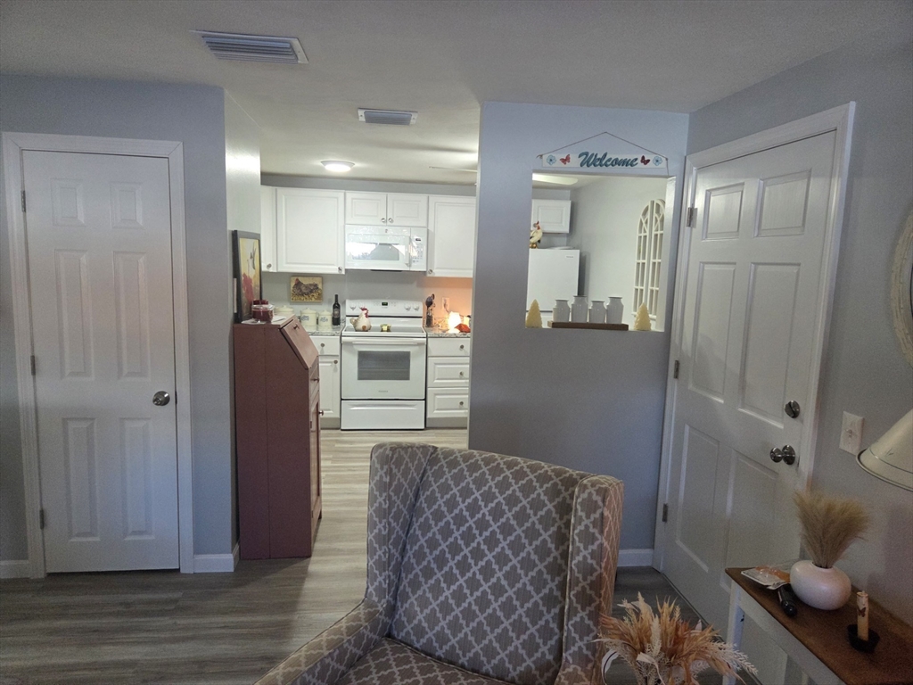 176 Maple Avenue 2-1