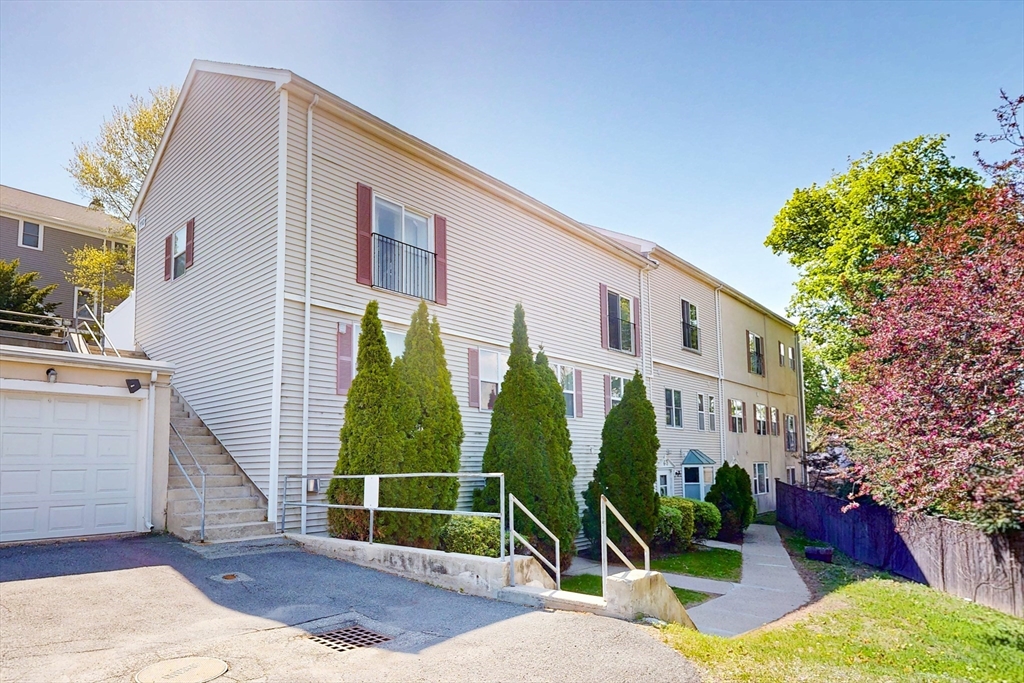Photo of 110 Coolidge Hill Rd, Watertown, MA