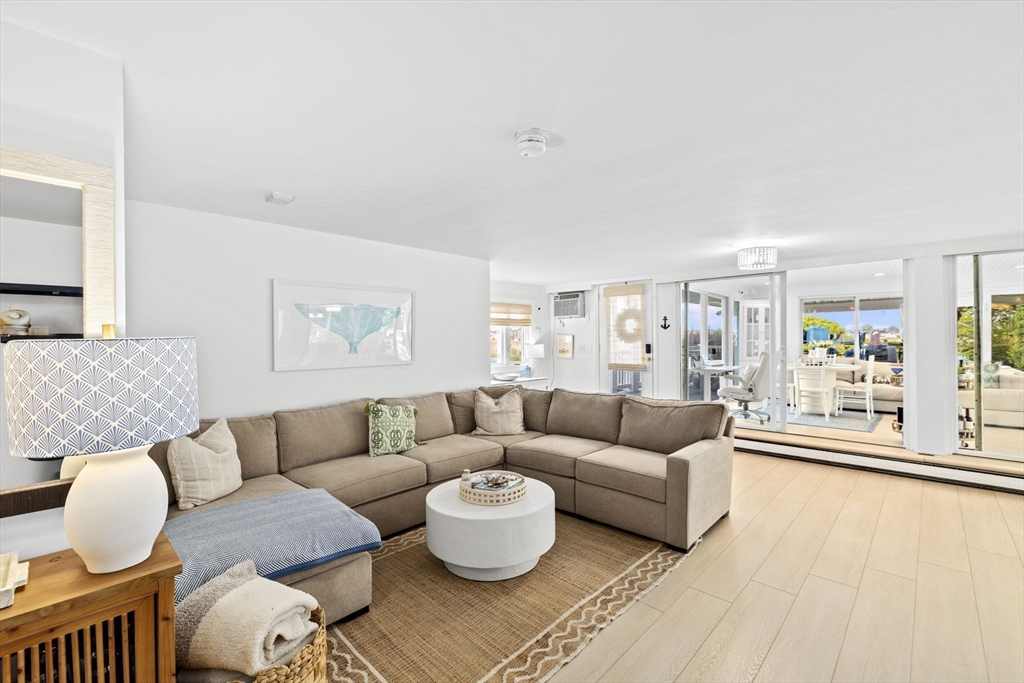 18 Pondview Ave 1