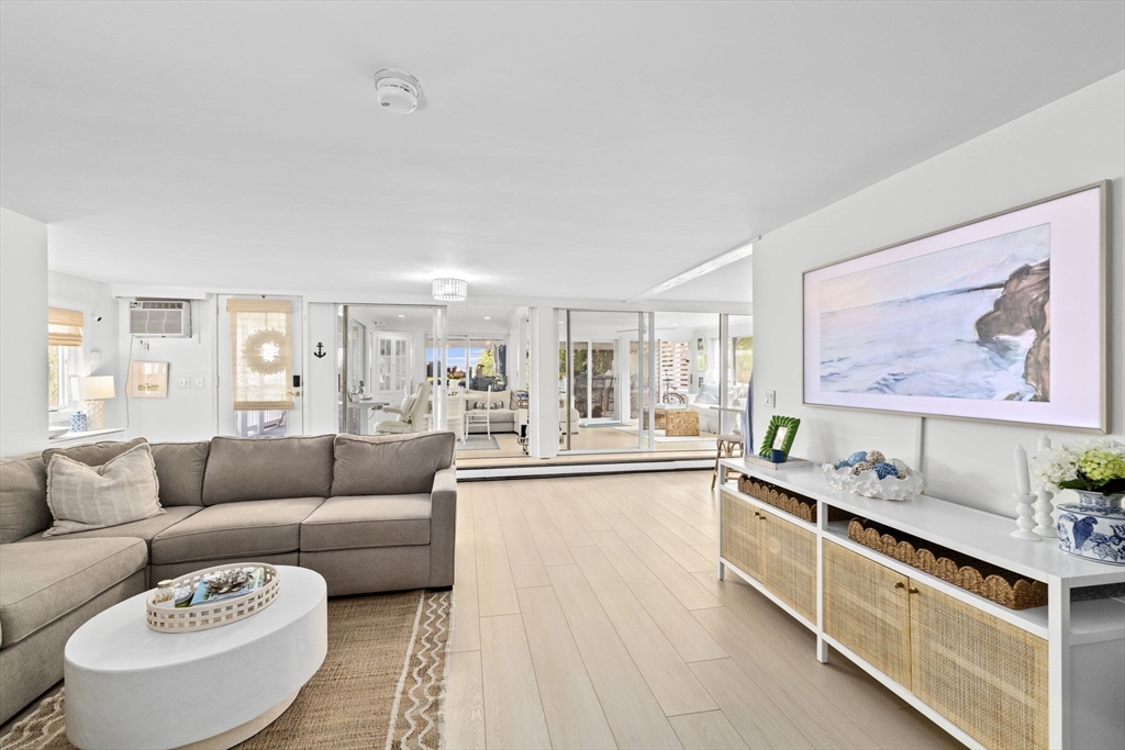 18 Pondview Ave 1