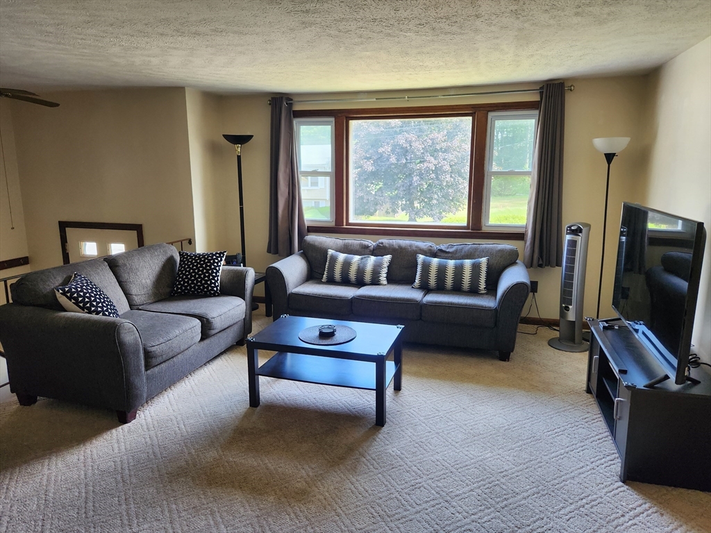 30 Lantern Ln