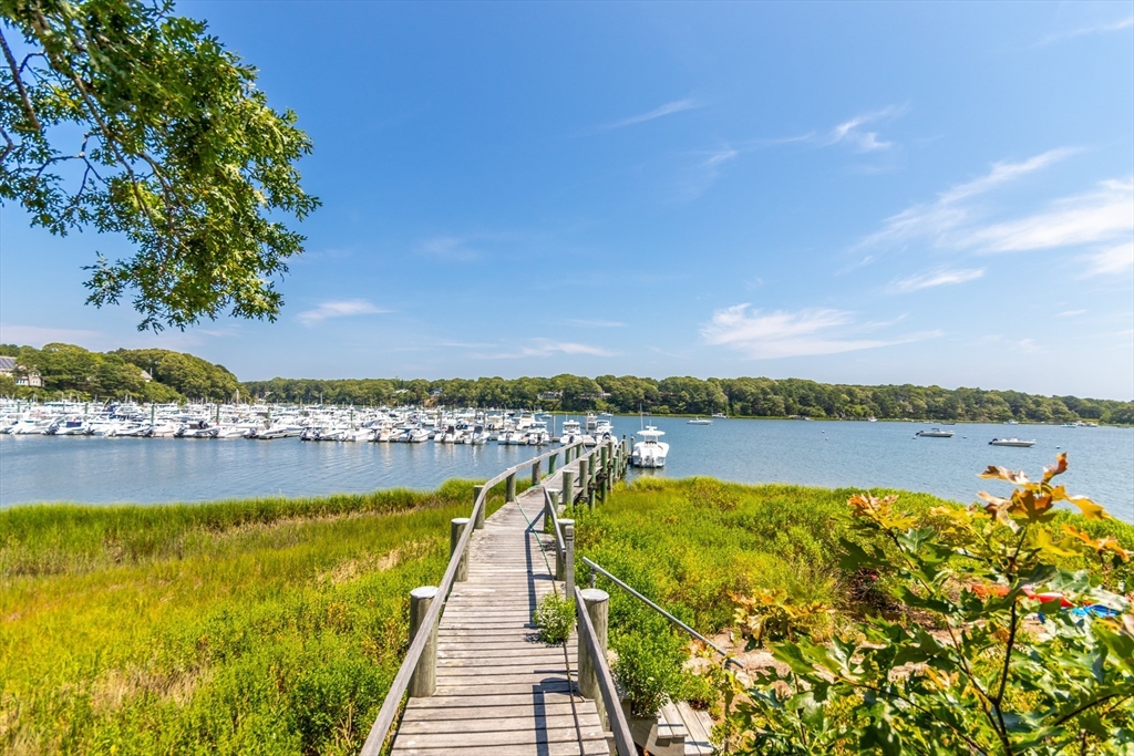 386 Mashpee Neck Rd