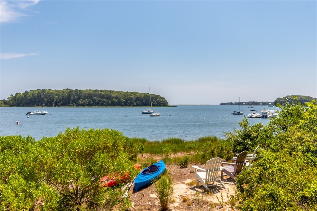386 Mashpee Neck Rd