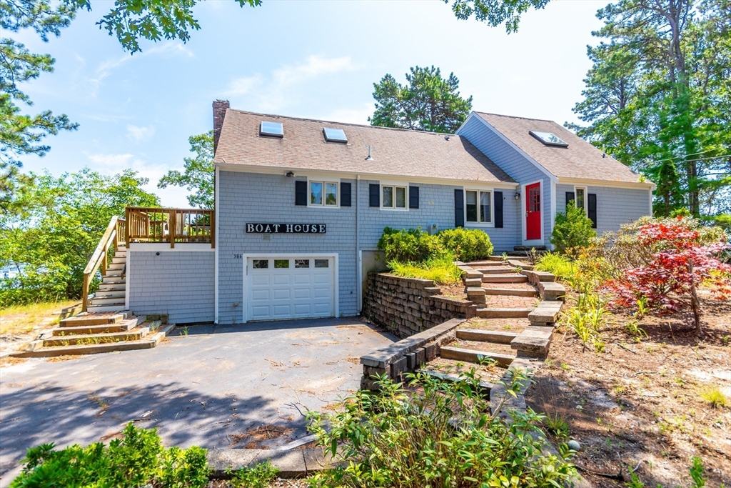 386 Mashpee Neck Rd