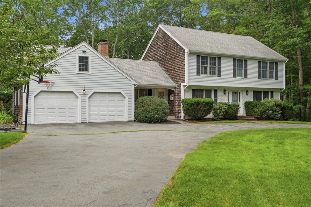 1 Boxwood Ln