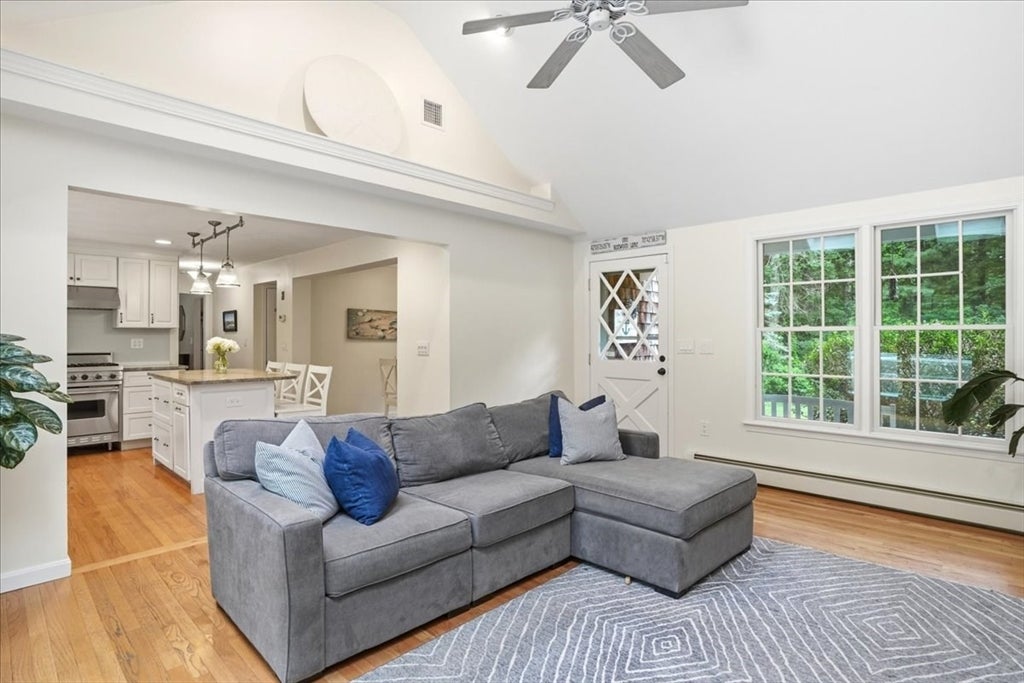 1 Boxwood Ln