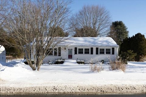 Photo of 536 North Ave, Rochester, MA 02770 (MLS # 73475833)