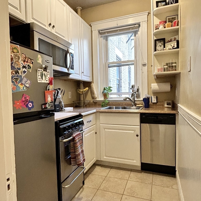 Click for 1572 Commonwealth Ave #3, Boston, MA slideshow Click for 1572 Commonwealth Ave #3, Boston, MA slideshow