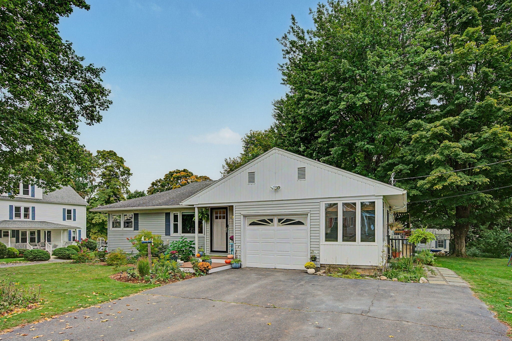 10 Alden St, Easthampton, MA, 10 Alden St, Easthampton, MA Photo #2