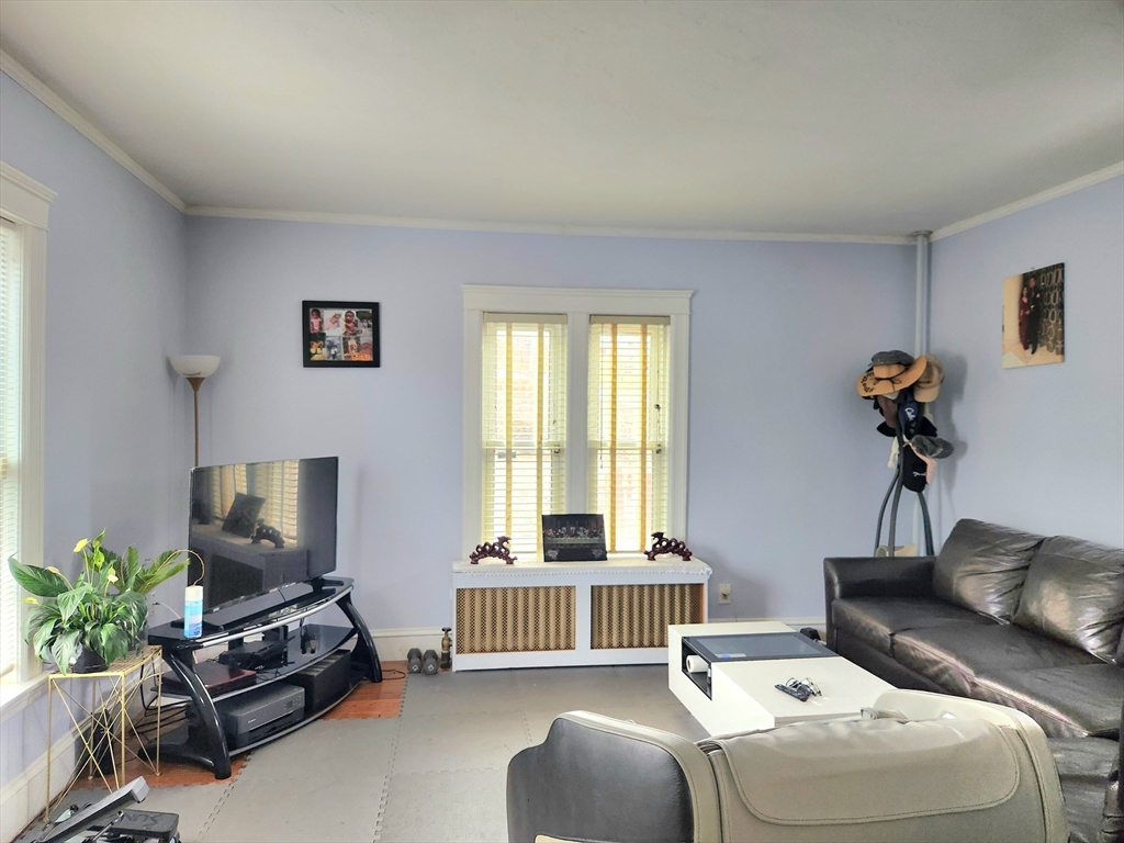 60 Circuit Ave S,