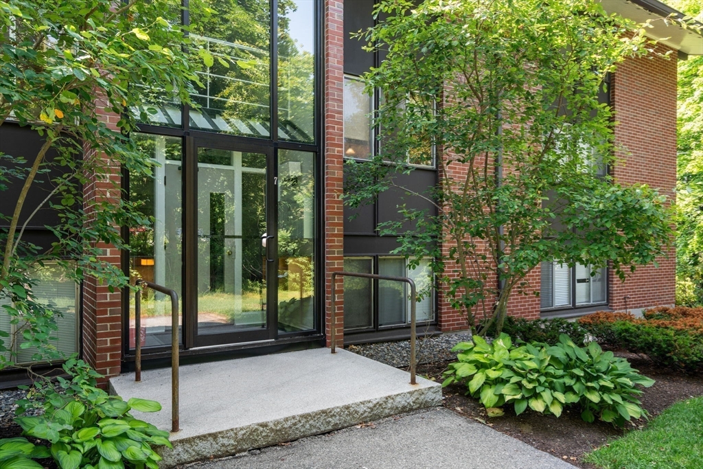 7 Longwood Drive 207