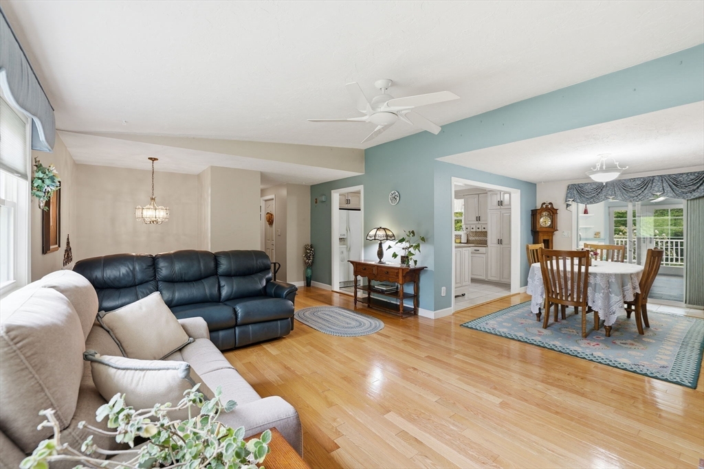 17 Briggs Ave