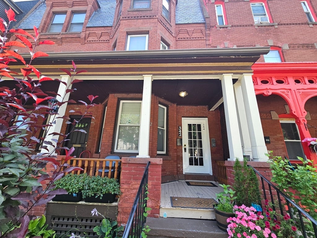 Photo of 344 Maple St, Holyoke, MA