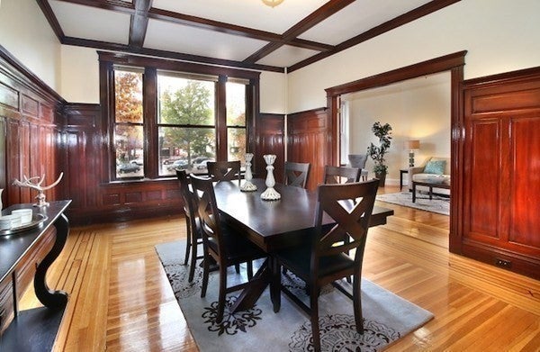 Click for 1033 Beacon Street #1, Brookline, MA slideshow