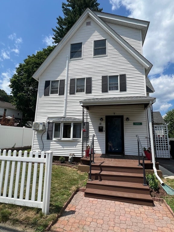 11 Amherst St, Worcester MA 01602