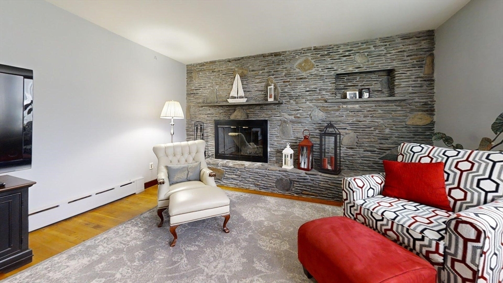 4 Tisbury St