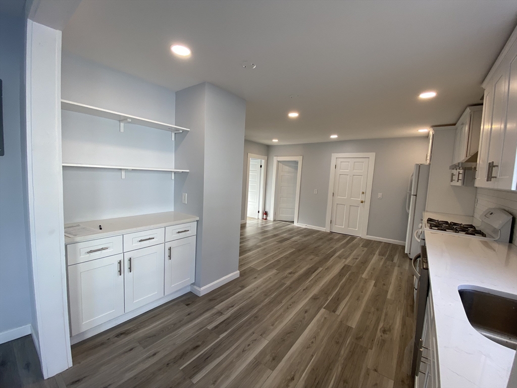 63 Holten St 3