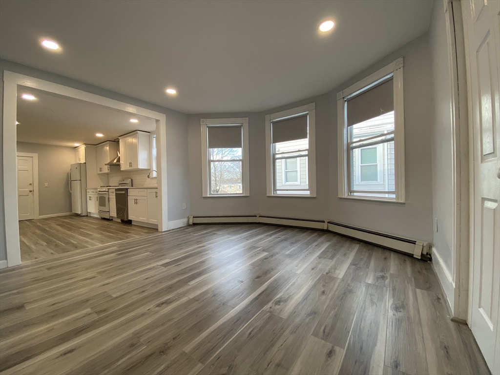 63 Holten St 3