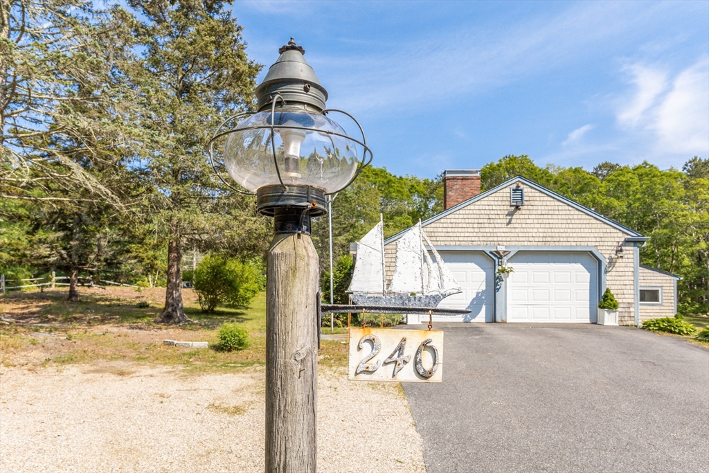 240 Braggs Ln