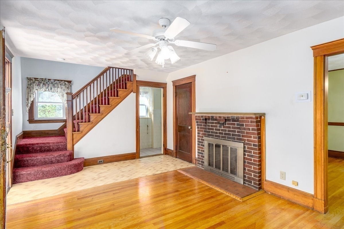27 Stearns Ave