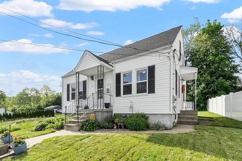 41 Greenwood Pl Gardner MA 01440