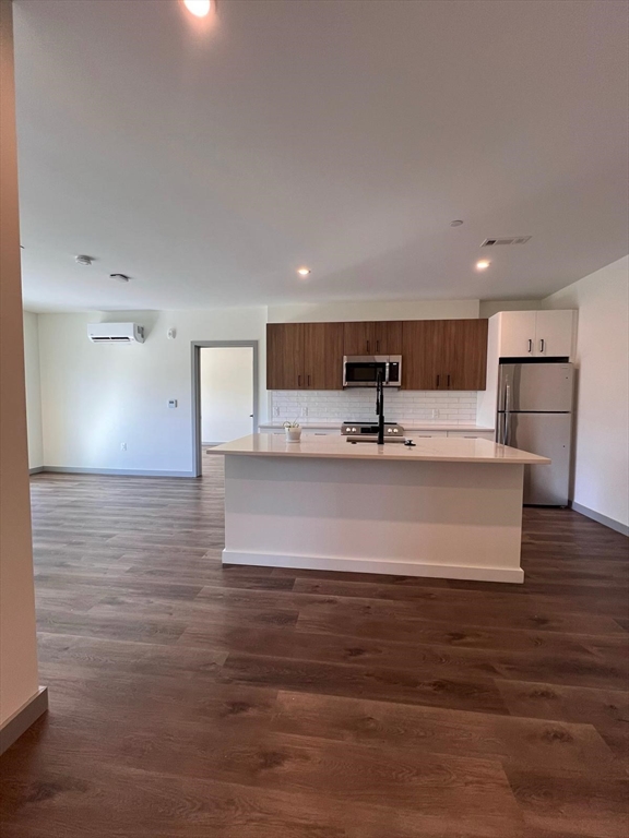203 Lowell St 307