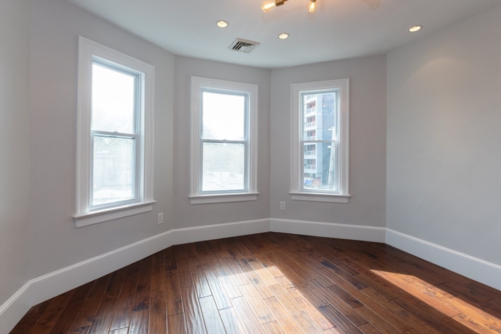 131 Erie St 3