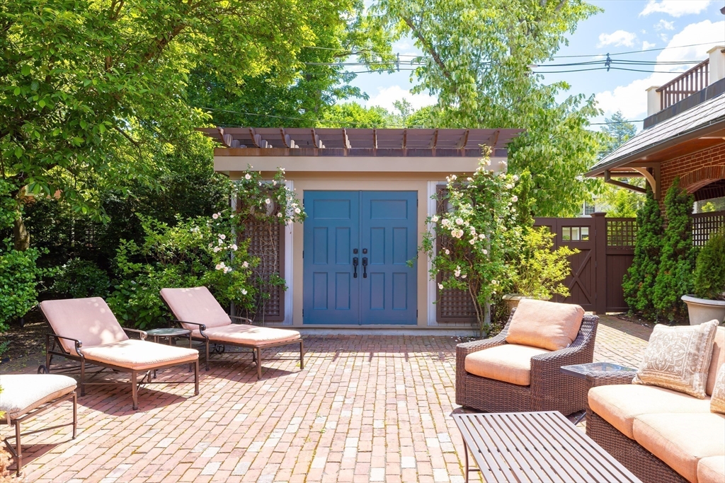 Newton, Massachusetts 02458, United States, 5 Bedrooms Bedrooms, ,6 BathroomsBathrooms,Residential,Active,167003