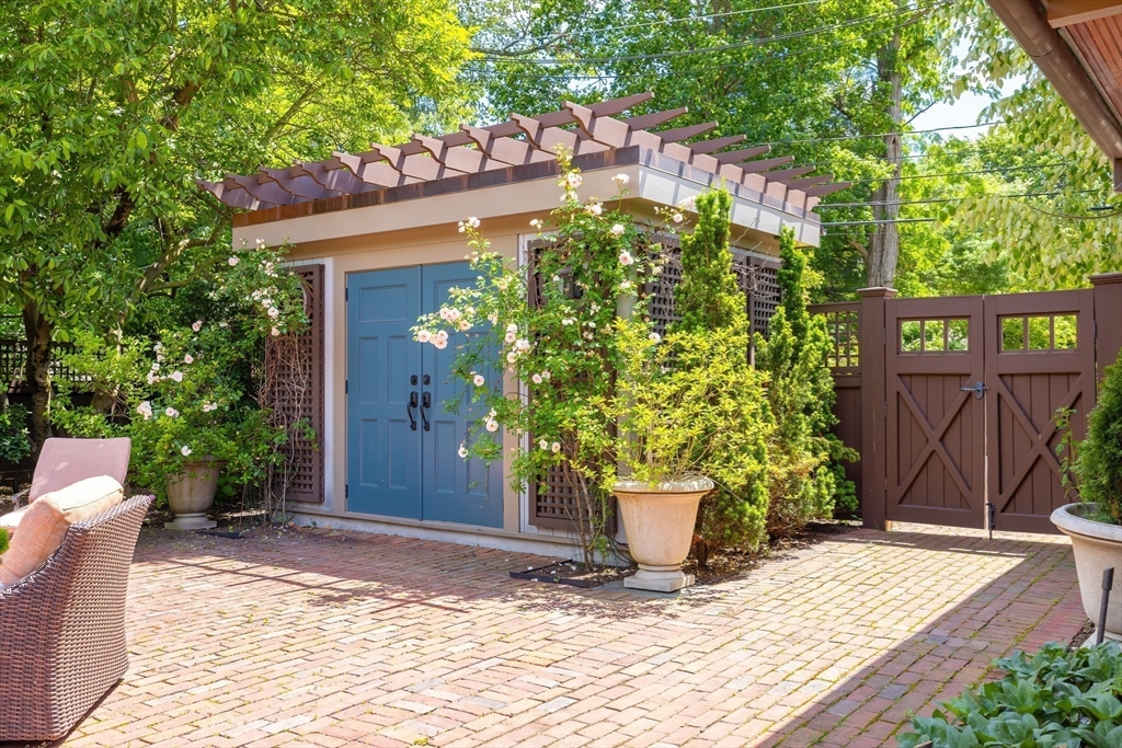 Newton, Massachusetts 02458, United States, 5 Bedrooms Bedrooms, ,6 BathroomsBathrooms,Residential,Active,167003