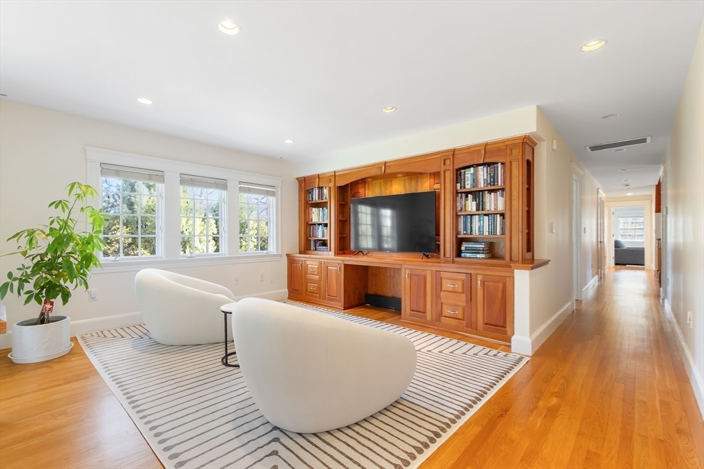 Newton, Massachusetts 02458, United States, 5 Bedrooms Bedrooms, ,6 BathroomsBathrooms,Residential,Active,167003