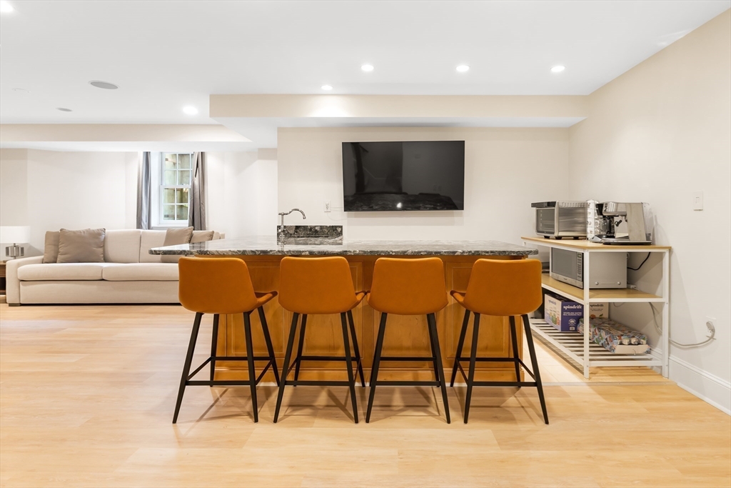 Newton, Massachusetts 02458, United States, 5 Bedrooms Bedrooms, ,6 BathroomsBathrooms,Residential,Active,167003