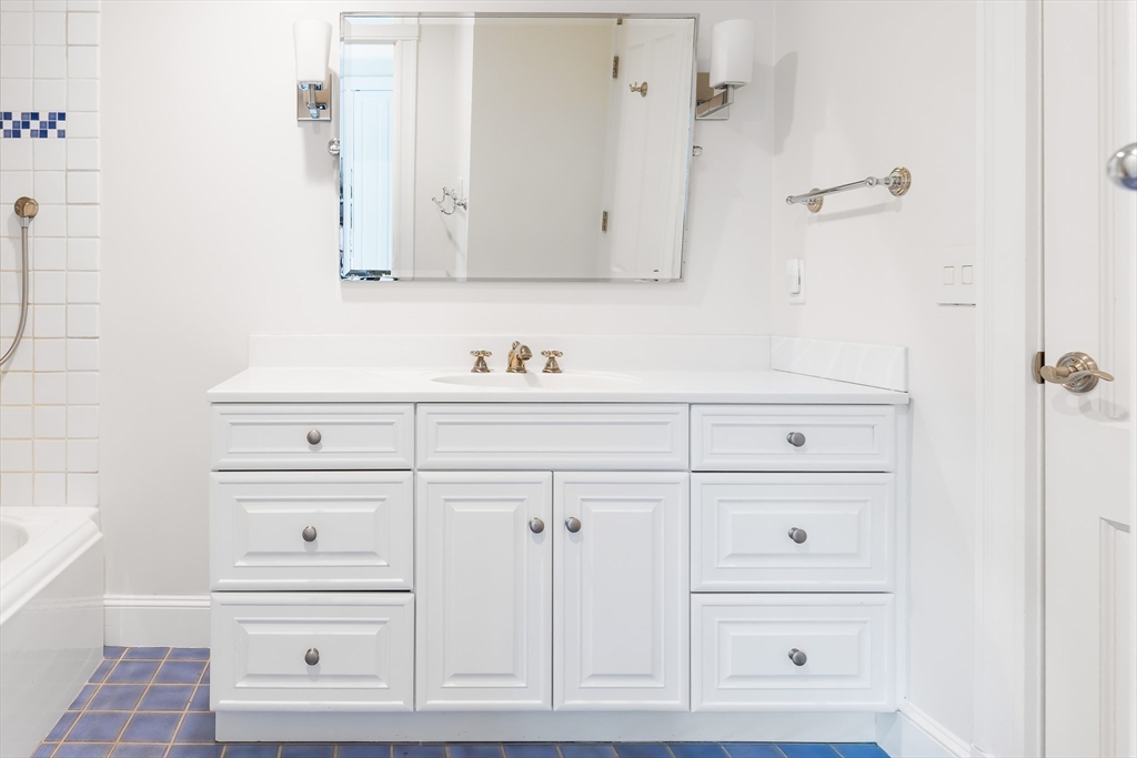 Newton, Massachusetts 02458, United States, 5 Bedrooms Bedrooms, ,6 BathroomsBathrooms,Residential,Active,167003