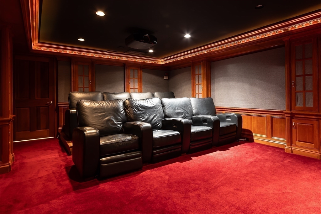 Newton, Massachusetts 02458, United States, 5 Bedrooms Bedrooms, ,6 BathroomsBathrooms,Residential,Active,167003